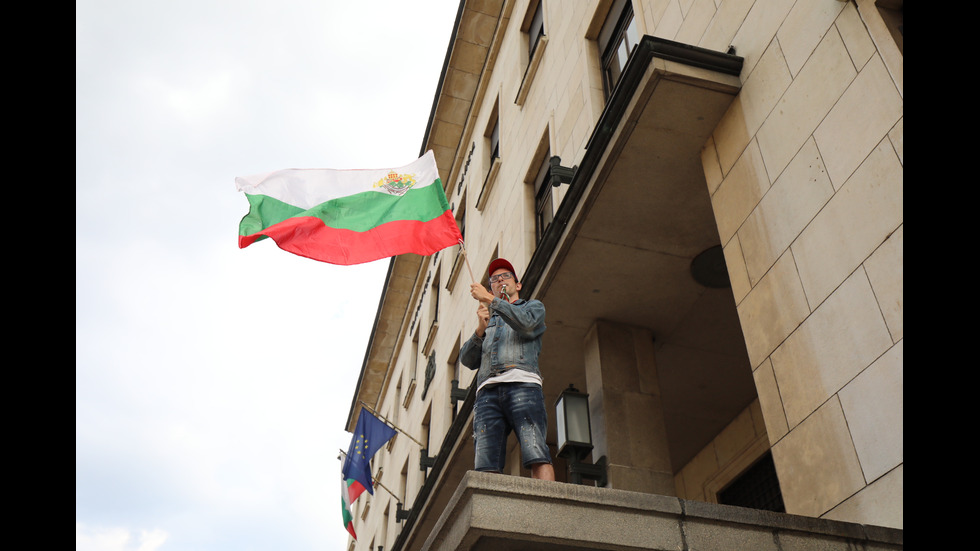 19-и ден на протести срещу властта в страната