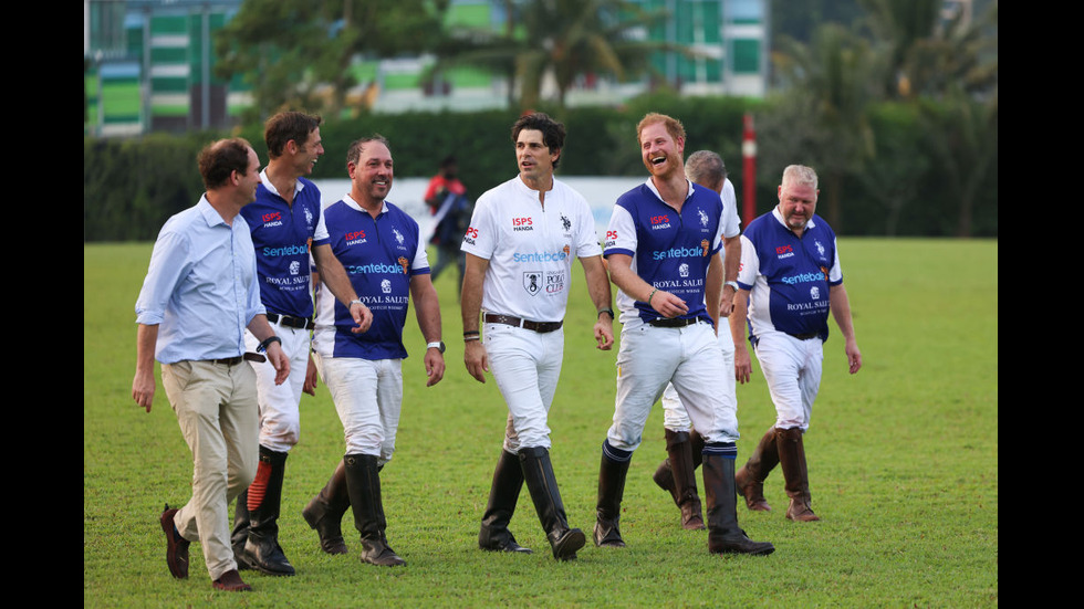 Принц Хари участва в благотворителен мач по поло в Сингапур