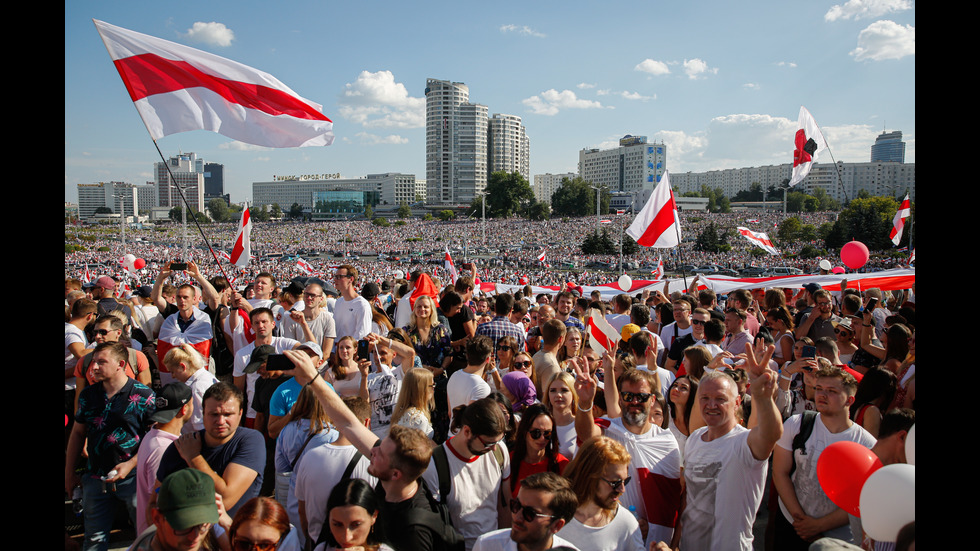 Кадри от дрон показват протестите в Беларус