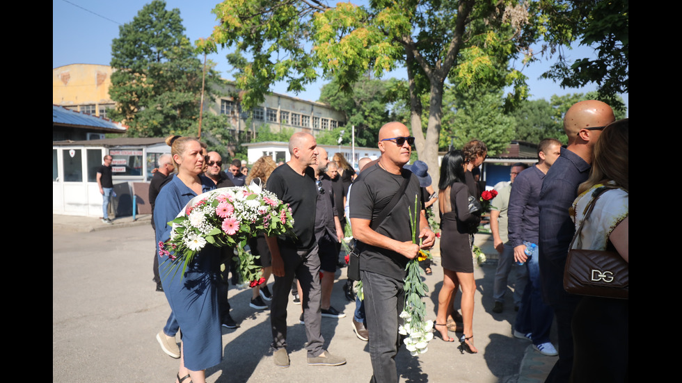 Близки и приятели се прощават с Тодор Славков