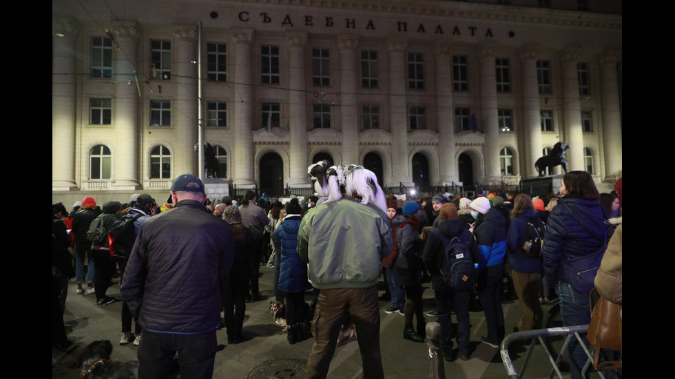 Протест в София срещу насилието над жени, стигна се и до напрежение (ВИДЕО+СНИМКИ)