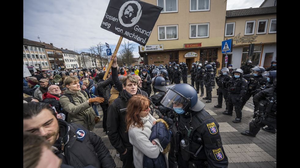 Сблъсъци с полицията по време на неразрешен протест в Германия