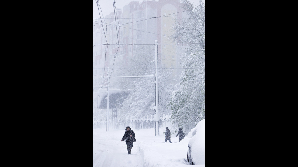 Вече втори ден не спира да вали сняг в столицата на Молдова