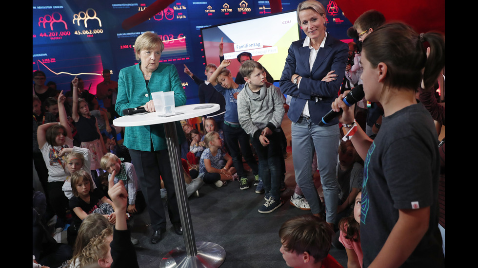 Ангела Меркел отговори на въпроси на деца