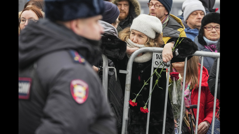 Опашки пред църквата, където ще се проведе опелото на Навални