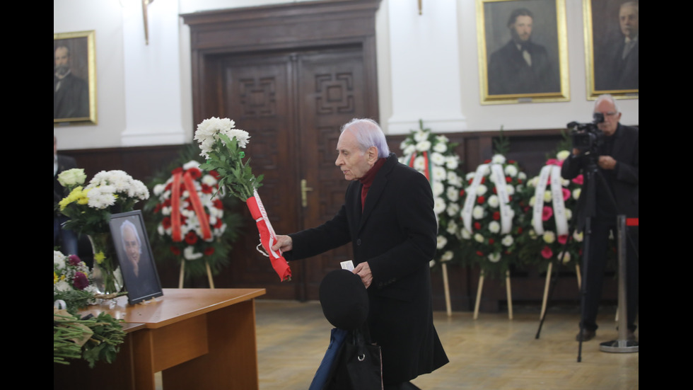 Поклонение пред големия български писател акад. Антон Дончев