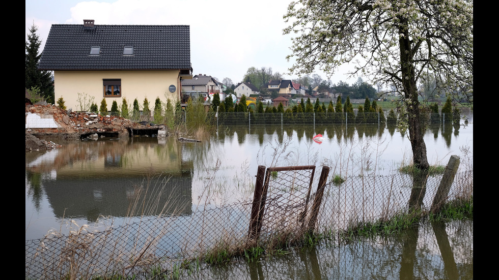 Проливни дъждове предизвикаха наводнения в Полша