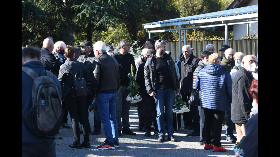 Близки и приятели си казаха последно сбогом с Александър Шаламанов