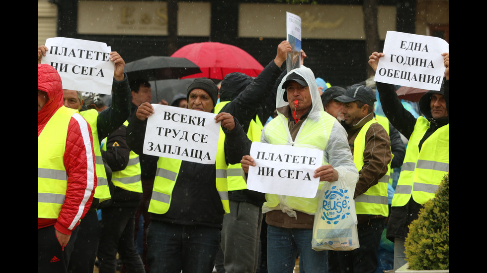 Пътните строители отново на протест, паркираха камиони пред Народното събрание