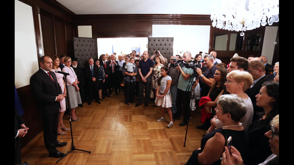 Президентът Радев се срещна с българската общност в Ню Йорк