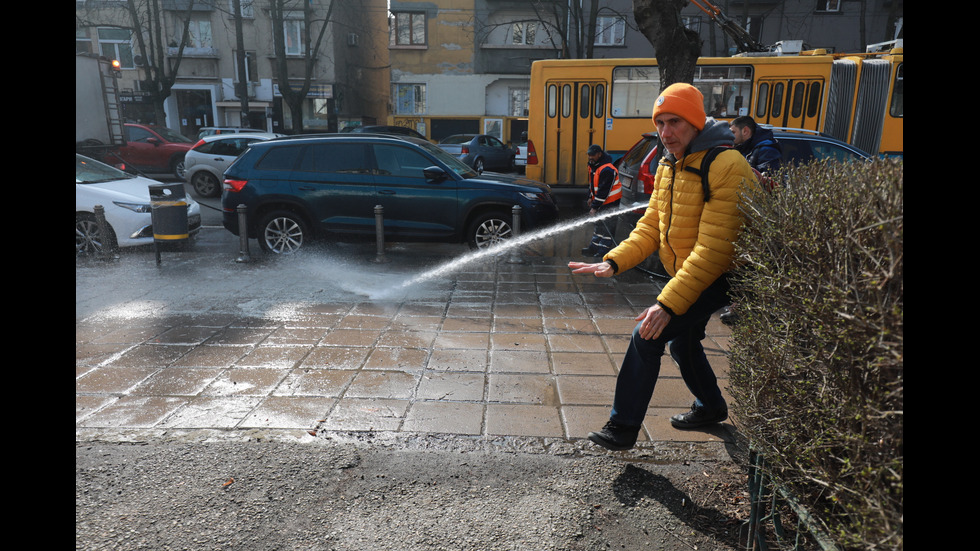 Започна миенето на улици и булеварди в София