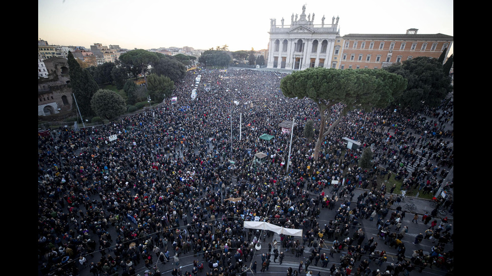„Сардините” излязоха на протест в Италия