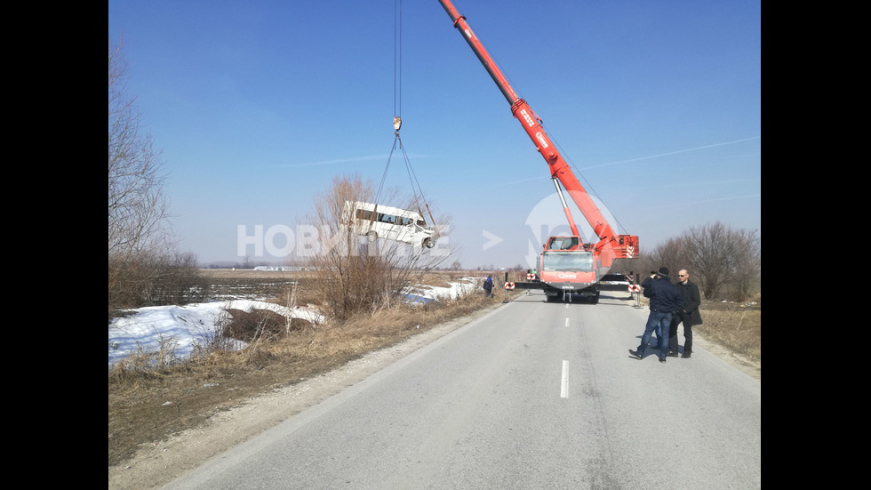 37-годишен мъж загина след сблъсък в крайпътно дърво