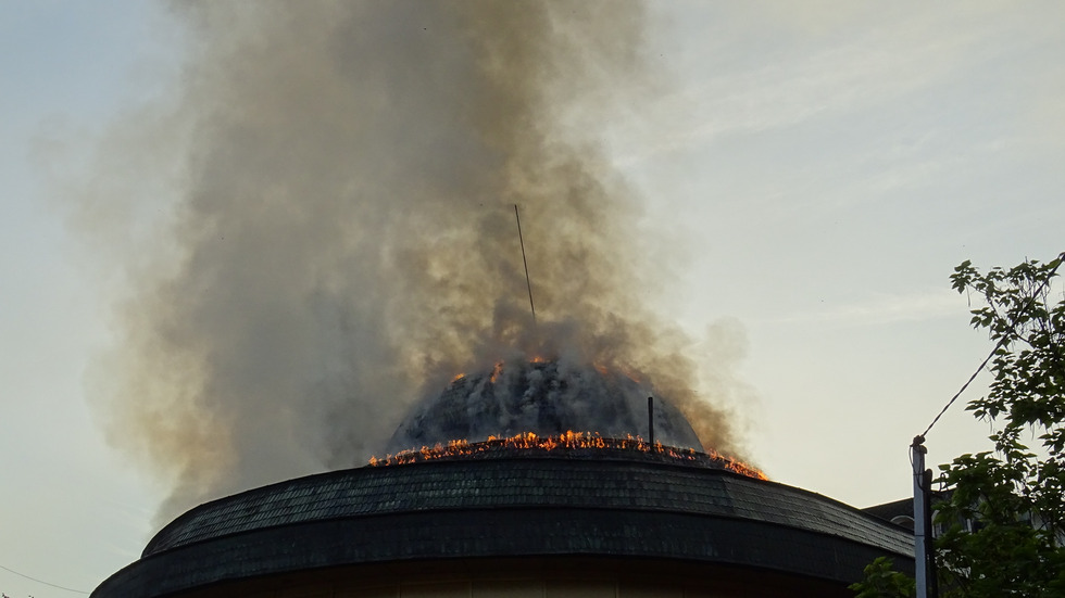 Голям пожар горя в центъра на Благоевград