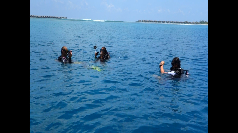 Подводна разходка на Малдивите с "Без багаж"