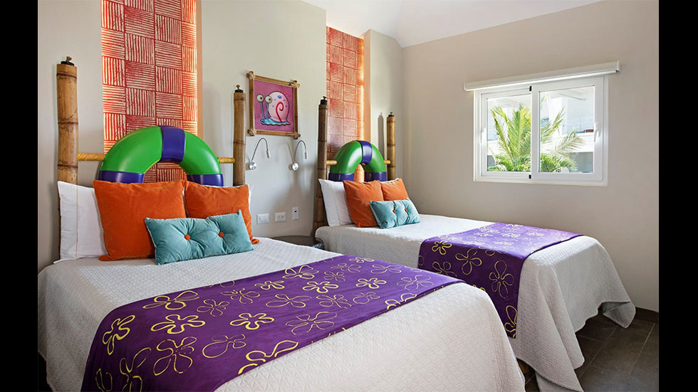 Първата вила ананас посреща посетители