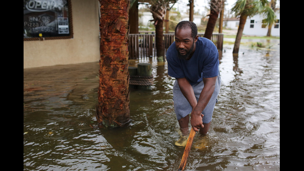 Огромни щети и жертви след урагана "Майкъл" във Флорида