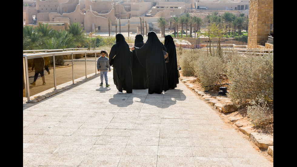 ЖИВОТ В КУТИЯ: Пленниците на Саудитска Арабия