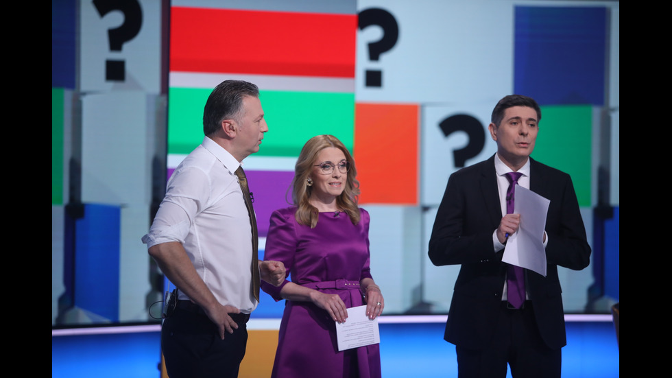 ЗАД КАДЪР: Изборният ден по NOVA В СНИМКИ