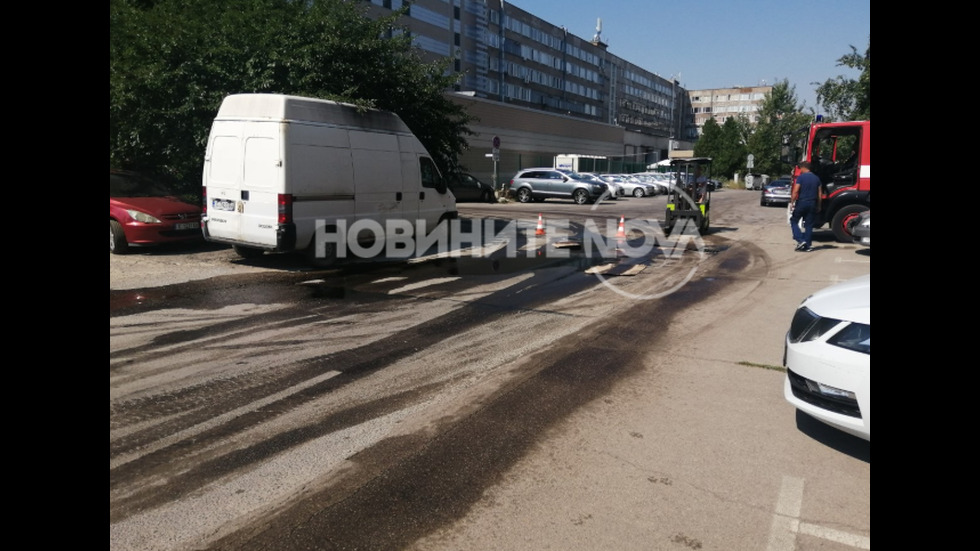 Камион разля над тон гориво в София