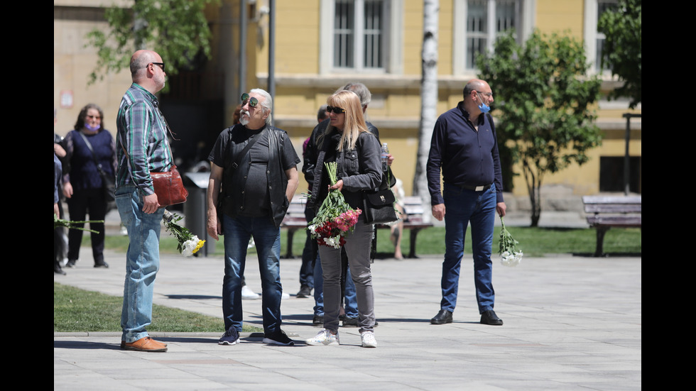 Близки и приятели се простиха с Ваня Костова