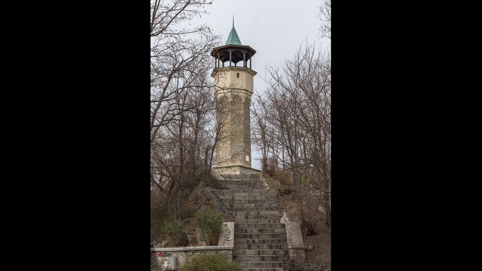 Историите на най-известните часовникови кули в България