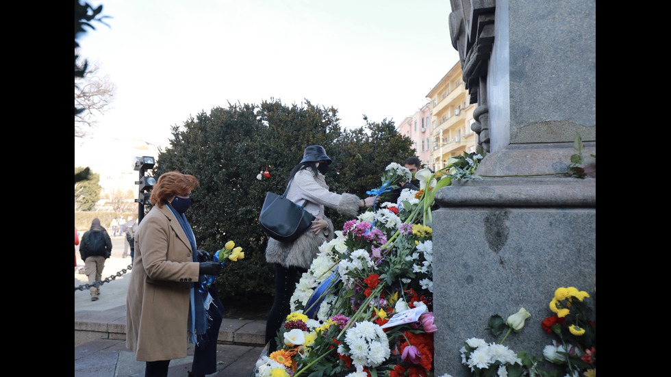 България се прекланя пред подвига на Апостола
