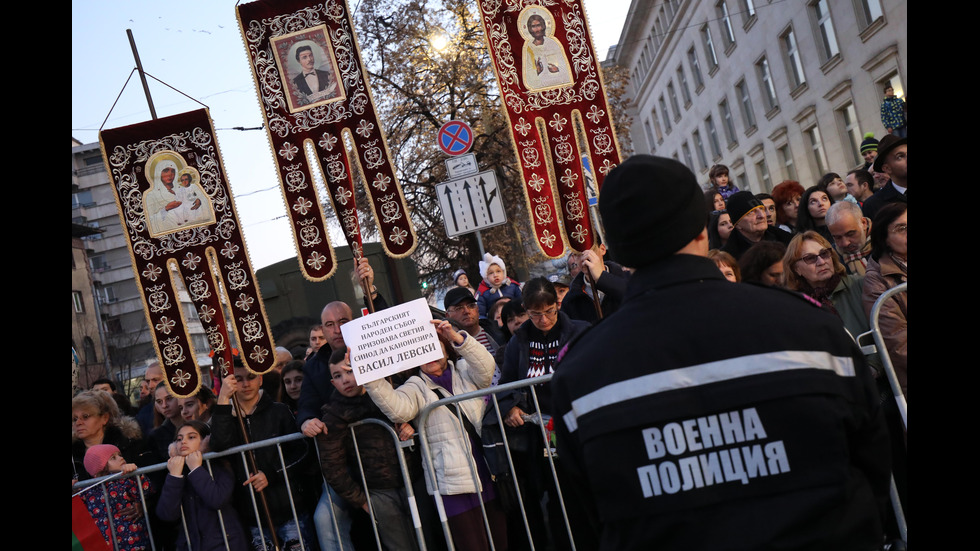 България се прекланя пред Апостола