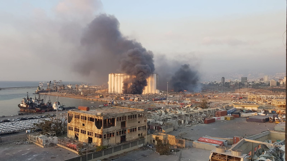 Mощен взрив на пристанище до българското консулство в Бейрут