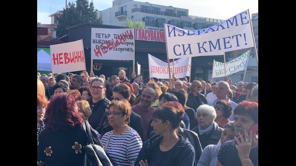 Демонстрация в Несебър в подкрепа на кмета Николай Димитров