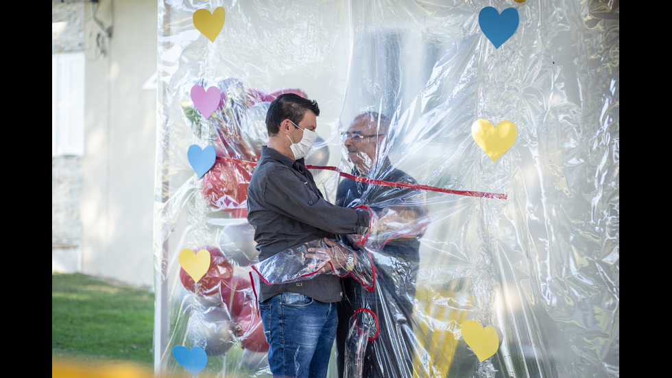 Бразилска болница построи "Тунел на прегръдките"