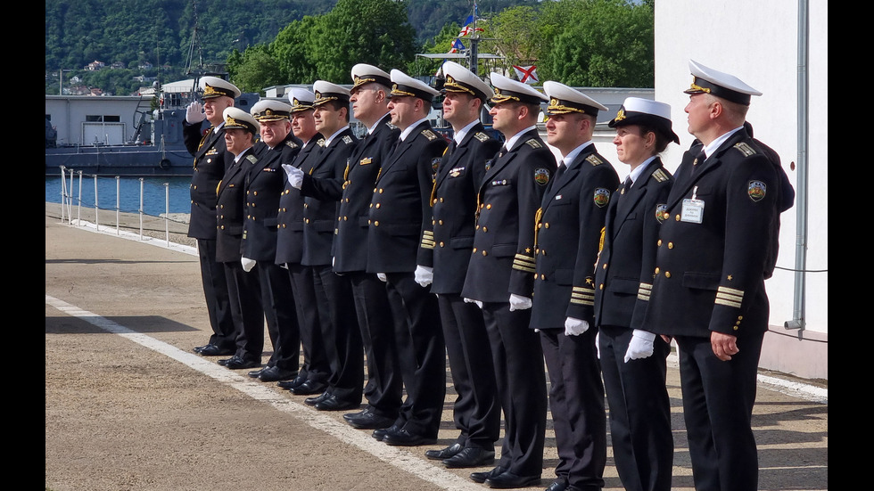 В Деня на храбростта и Българската армия: Водосвет на бойните знамена