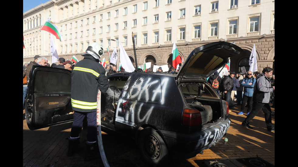 Заради референдума: "Възраждане" на протест пред Конституционния съд