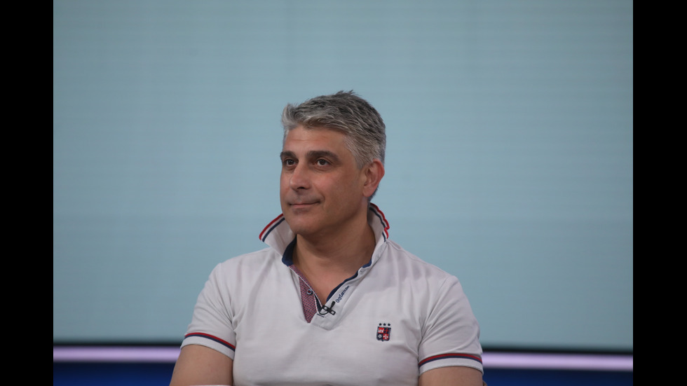 ЗАД КАДЪР: Изборният ден по NOVA В СНИМКИ