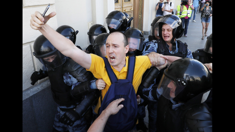 Над 200 арестувани на протест в Москва