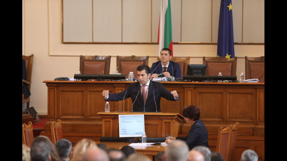 Депутатите обсъждат отстраняването на председателя на парламента