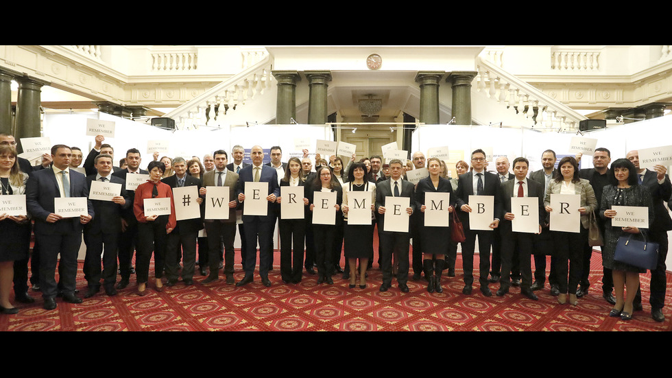 Парламентът почете паметта на жертвите на Холокоста с изложба