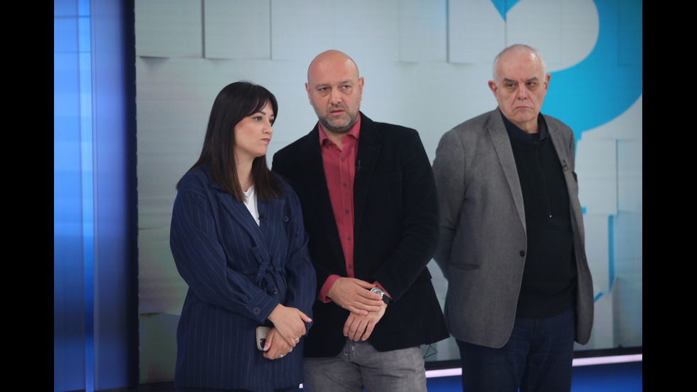 ЗАД КАДЪР: Изборният ден по NOVA В СНИМКИ