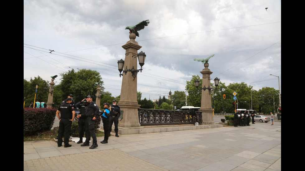 Полиция вдигна блокадите на кръстовищата в страната