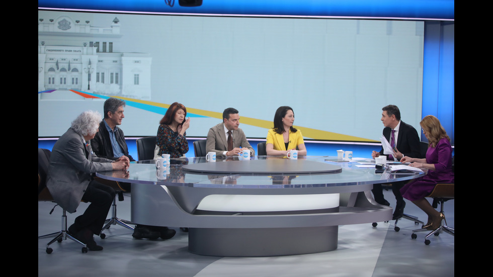 ЗАД КАДЪР: Изборният ден по NOVA В СНИМКИ