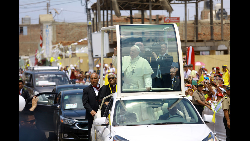 Стотици хиляди се стекоха, за да видят и поздравят папата