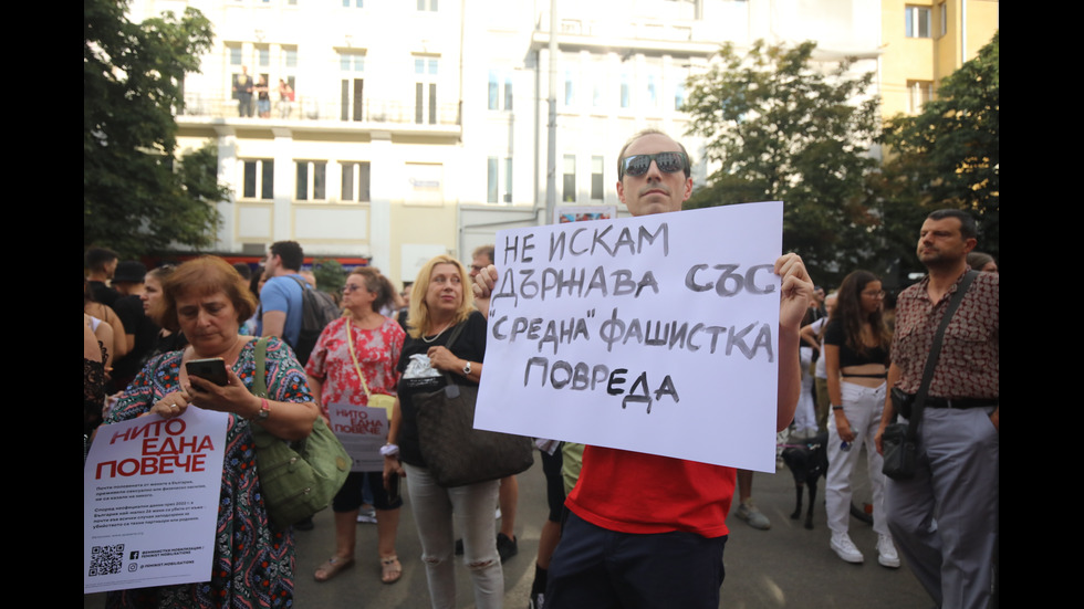 Протести в десетки градове заради жестоко малтретираното 18-годишно момиче