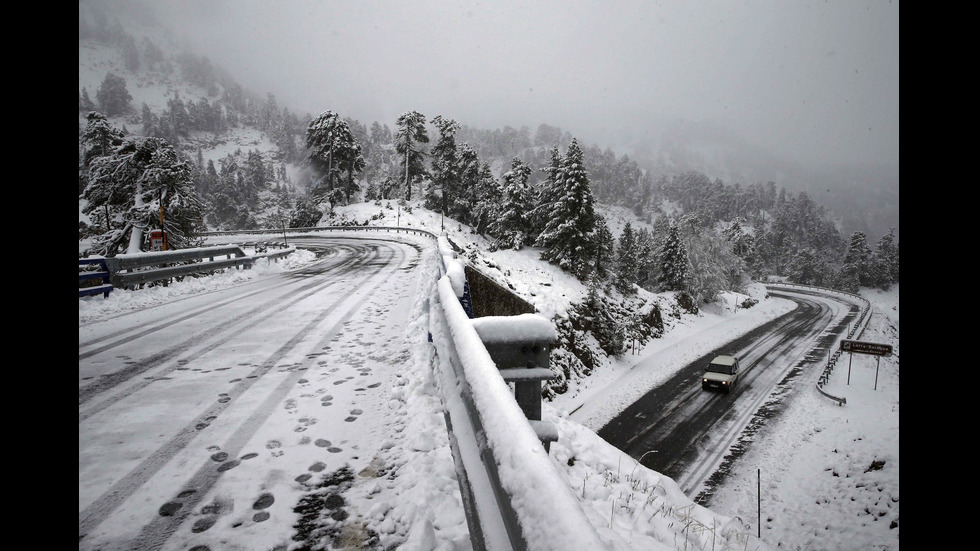 Сняг натрупа в Испания