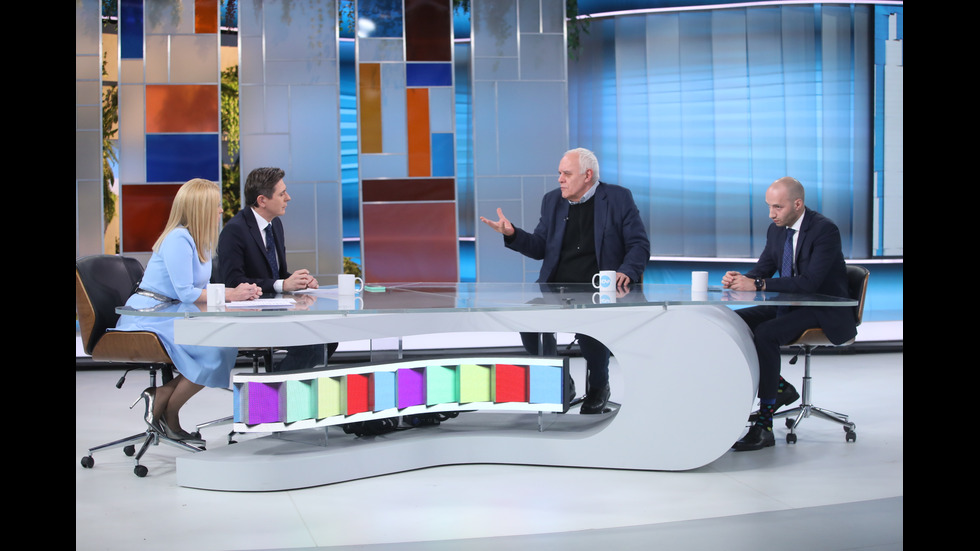 ЗАД КАДЪР: Изборният ден по NOVA В СНИМКИ