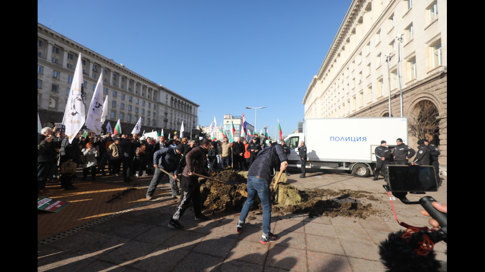 Заради референдума: "Възраждане" на протест пред Конституционния съд