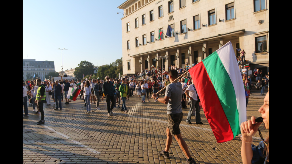 Нов голям протест пред парламента