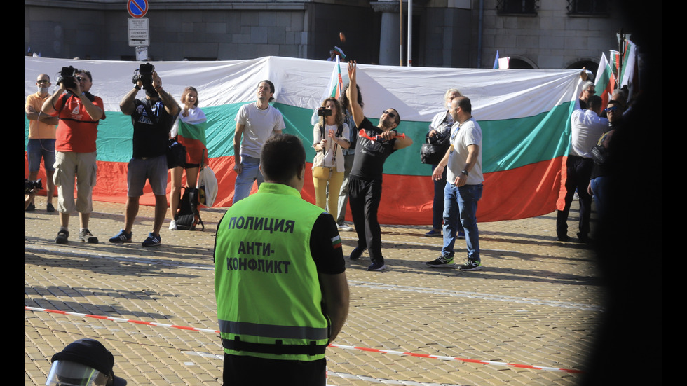 Нов голям протест пред парламента