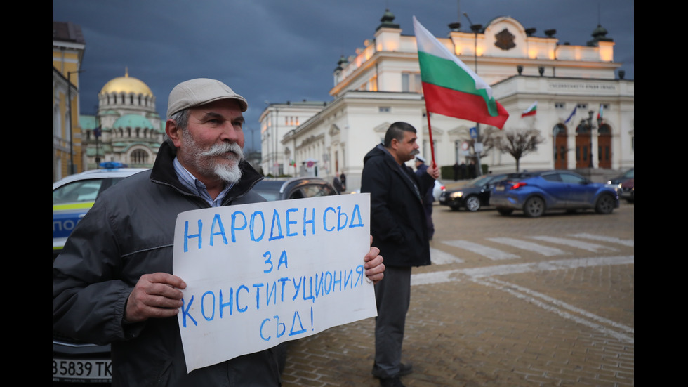 Автопоход на „Величие“: Протест в деня на извънредното заседание на НС