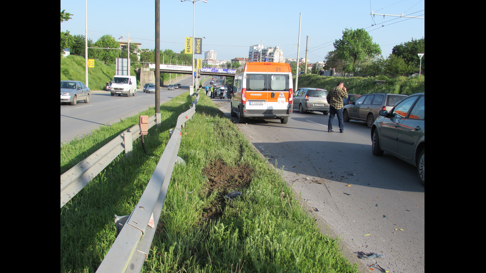 Пътничка в таксиметров автомобил пострада при катастрофа в Русе