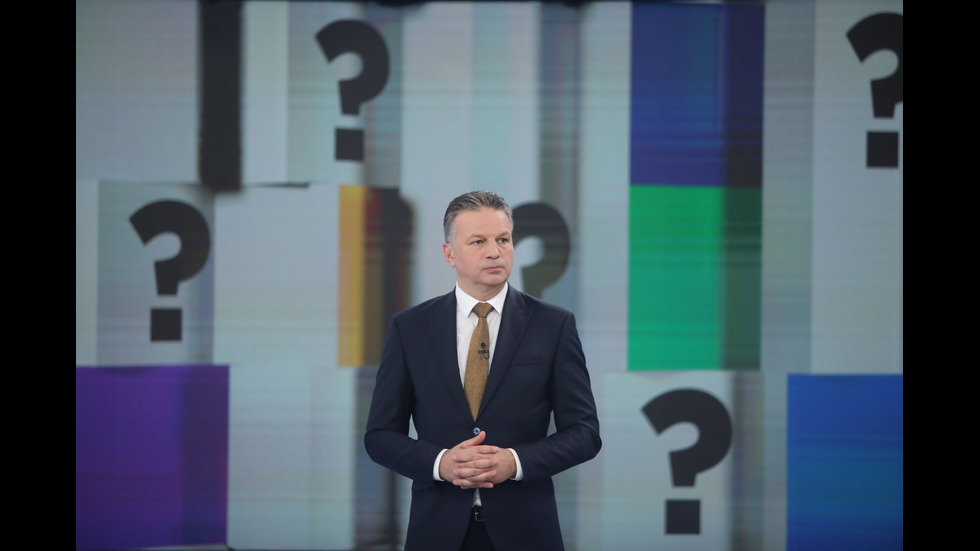 ЗАД КАДЪР: Изборният ден по NOVA В СНИМКИ